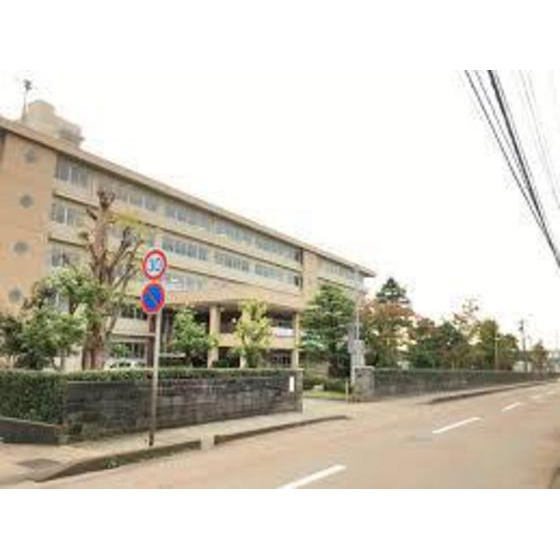 中学校　鳴和中学校（中学校）まで1300m