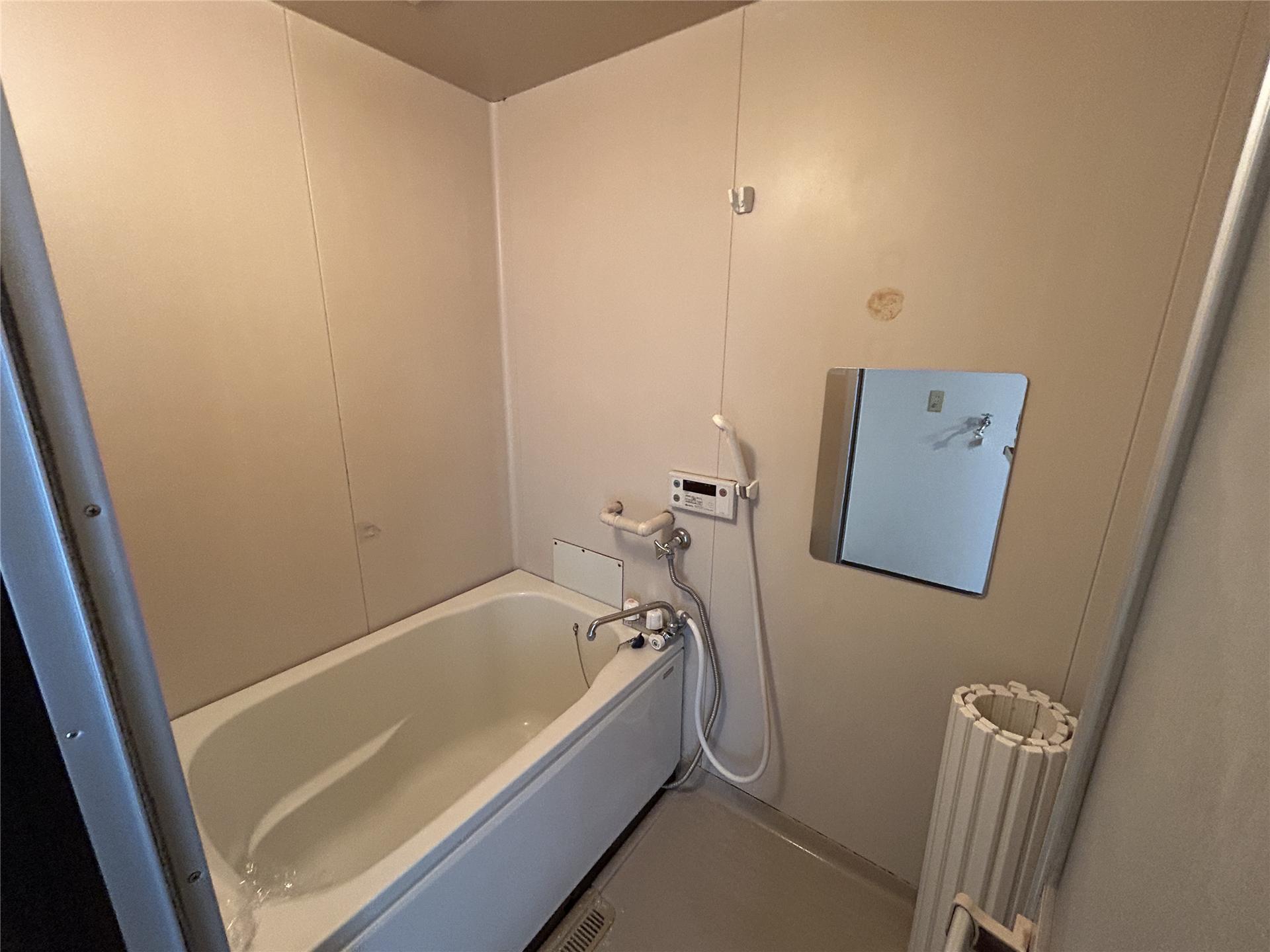 バス・シャワールーム　給湯式のお風呂です