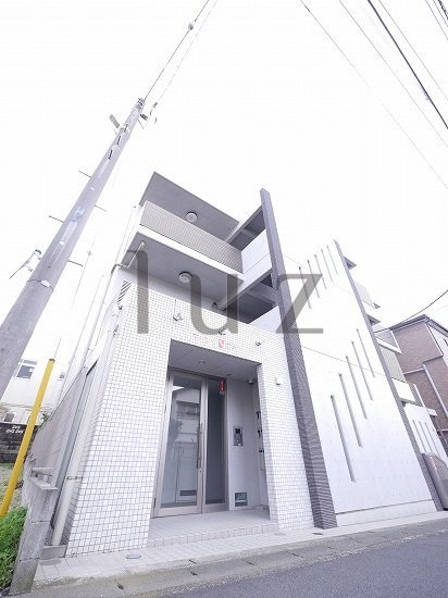 建物外観　2011年築の綺麗な外観です！
