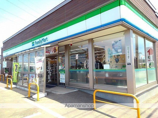 コンビニ　ファミリーマート（コンビニ）まで90m