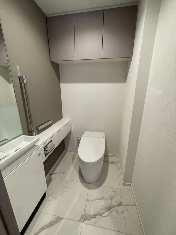 トイレ　落ち着いた色調のトイレです♪