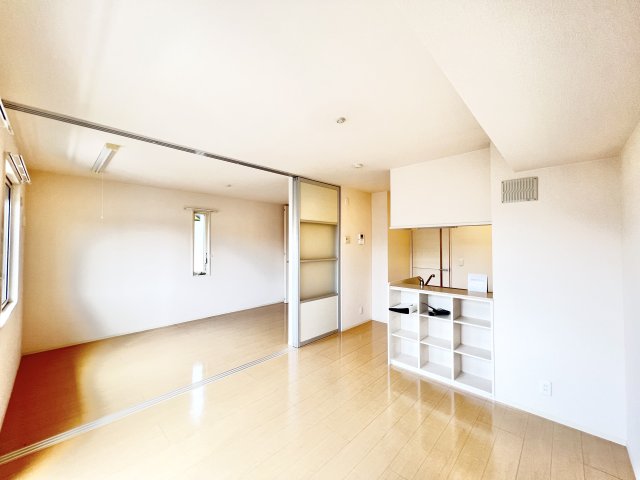 居室・リビング　※別部屋参考写真
