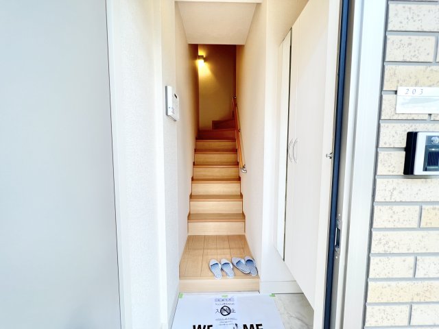 玄関　※別部屋参考写真