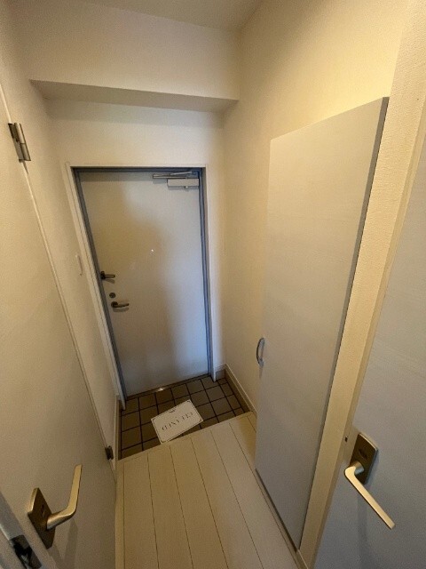 玄関　※同建物の別部屋の写真です。