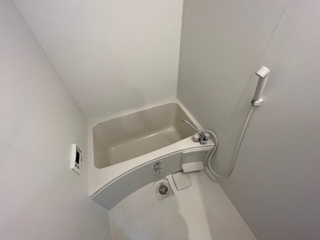 バス・シャワールーム　※同建物の別部屋の写真です。