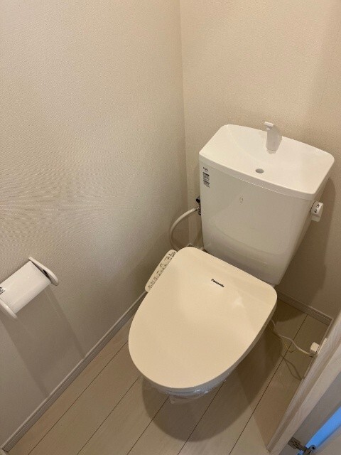 トイレ　※同建物の別部屋の写真です。