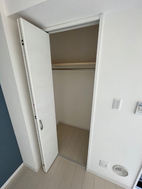 収納　※同建物の別部屋の写真です。