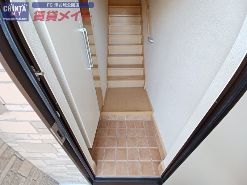 玄関　同型参考写真反転
