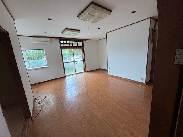 坂根戸建の居間写真