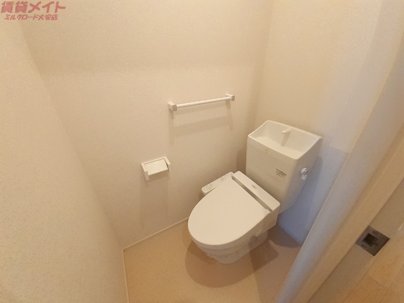 トイレ　同型参考写真
