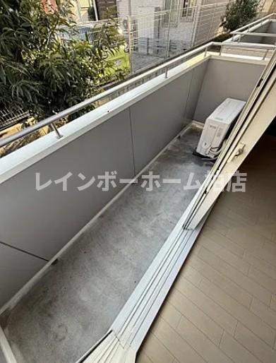 バルコニー　バルコニーからの眺めを楽しみながら食事をしませんか