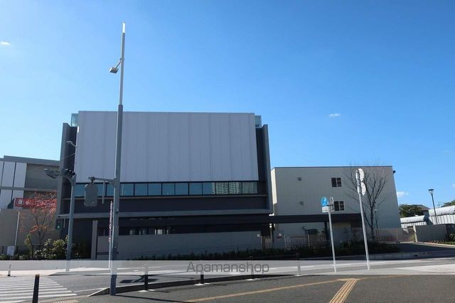 小学校　習志野市立谷津小学校（小学校）まで690m
