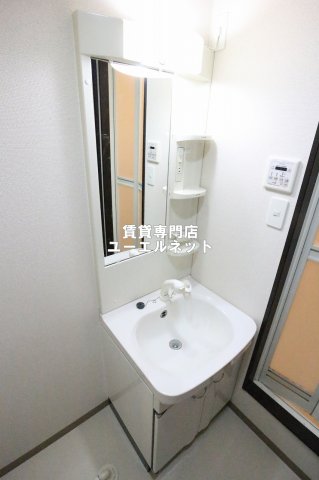 洗面設備　清潔感ある独立洗面台で毎日気持ちよく♪