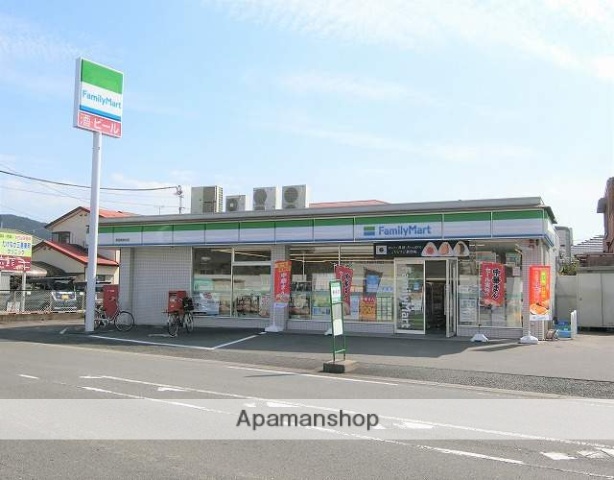 コンビニ　ファミリーマート（コンビニ）まで1700m