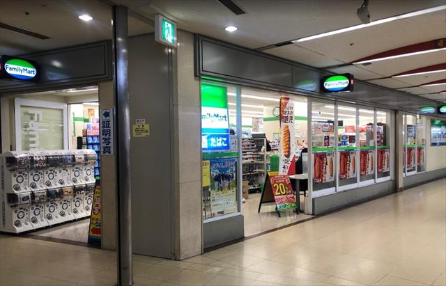 コンビニ　ファミリーマート（コンビニ）まで729m