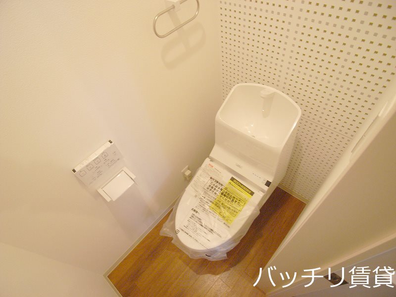 トイレ　＊画像は別部屋の為イメージ、現状優先致します