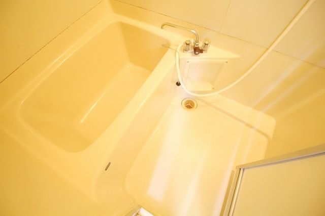 バス・シャワールーム　同物件別部屋写真