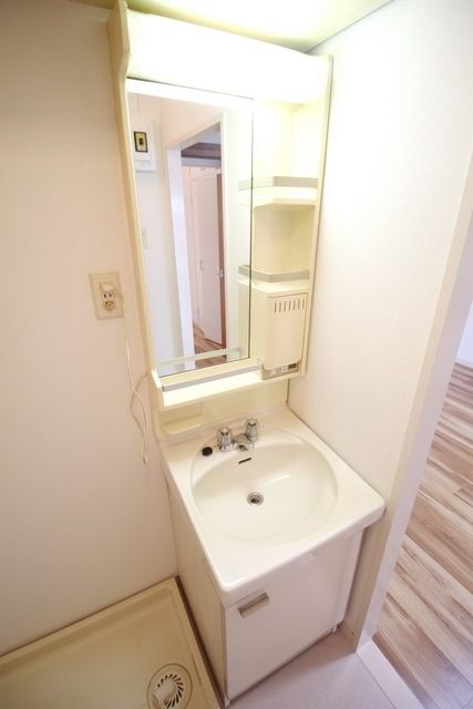 洗面設備　同物件別部屋写真