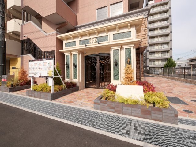 エントランス　落ち着いたエントランスです