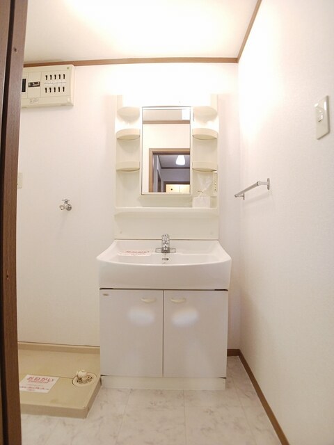 洗面設備　使いやすい洗面所です