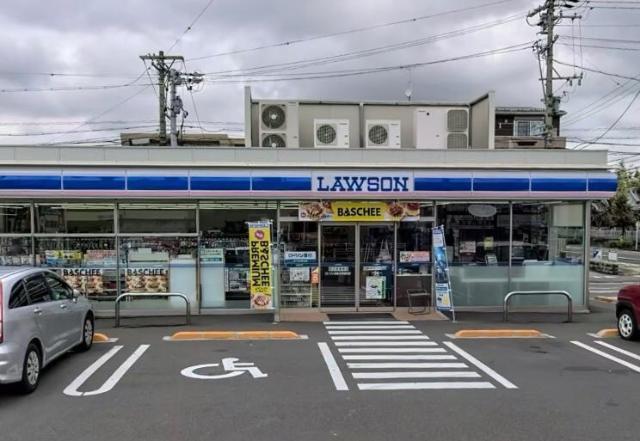 コンビニ　ローソン岩倉大市場町店（コンビニ）まで553m
