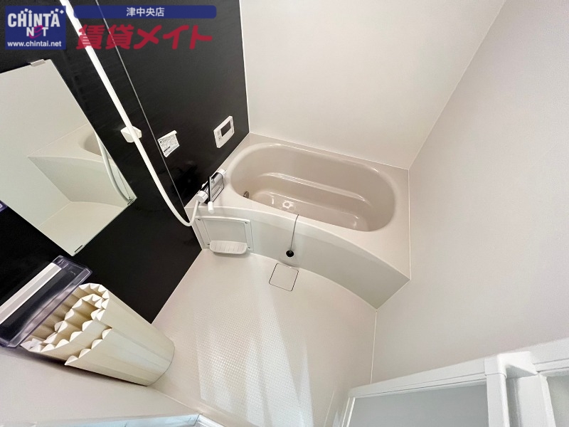 バス・シャワールーム　別部屋反転参考写真です。