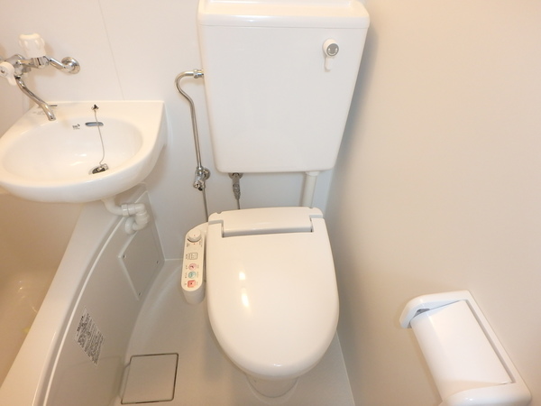 トイレ　入居中の為別の部屋の写真です。