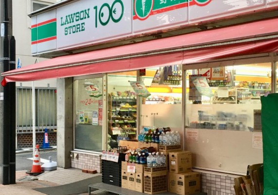 コンビニ　ローソンストア100練馬桜台店（コンビニ）まで323m
