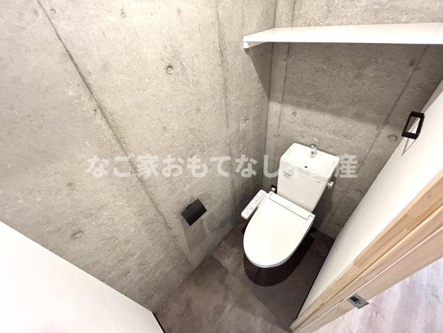 トイレ　※写真は別号室