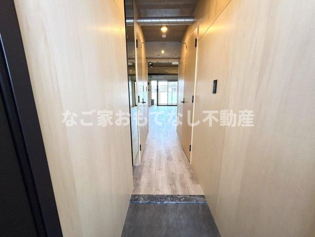 玄関　※写真は別号室