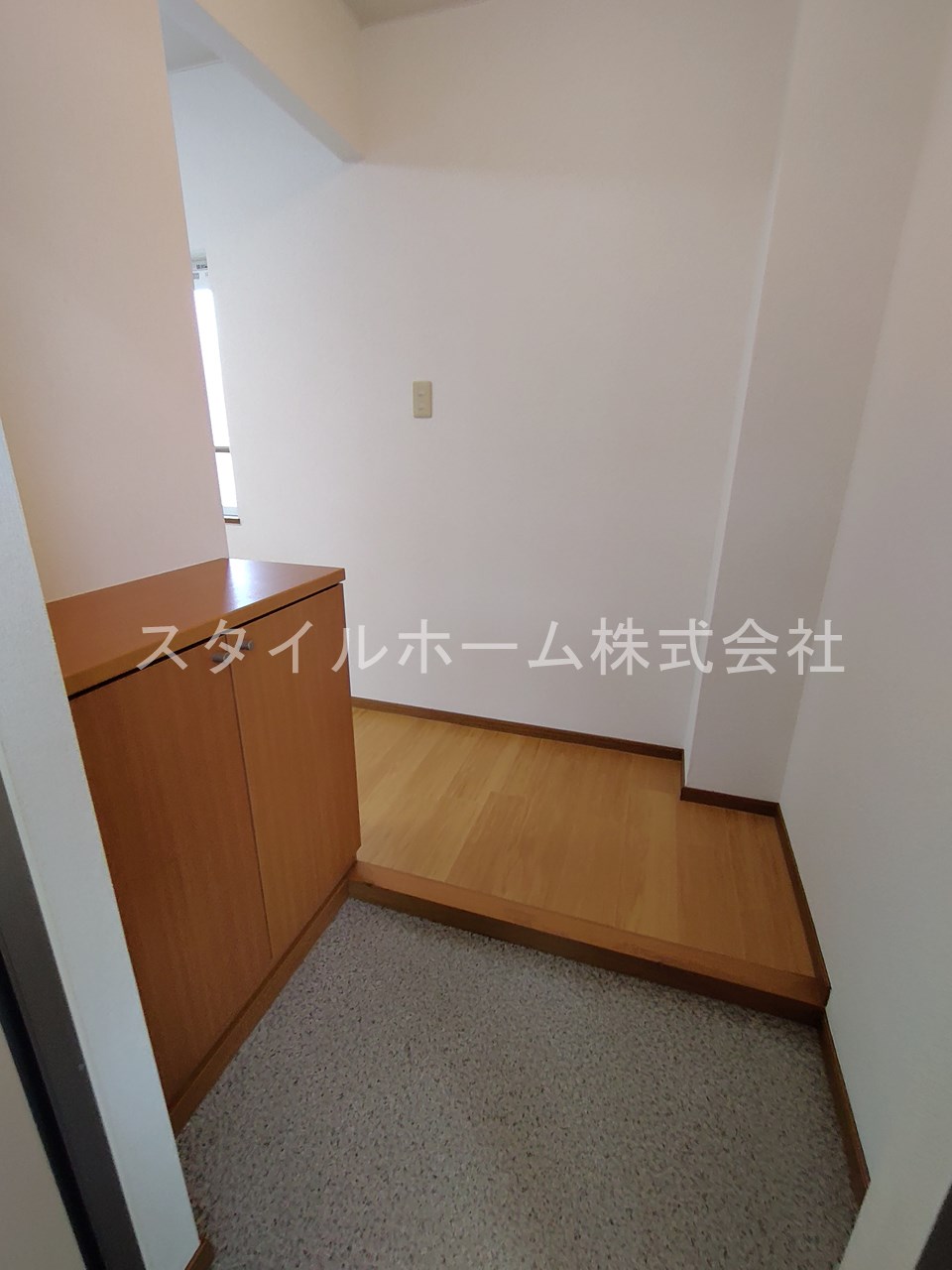 玄関　別部屋写真です。