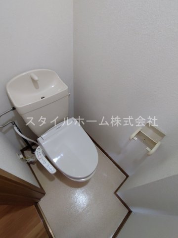トイレ　別部屋写真です。