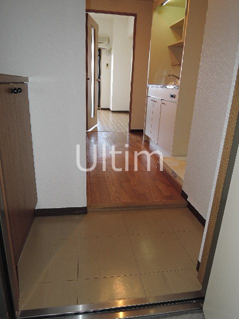 玄関　別部屋のお写真です。ご参考までに！