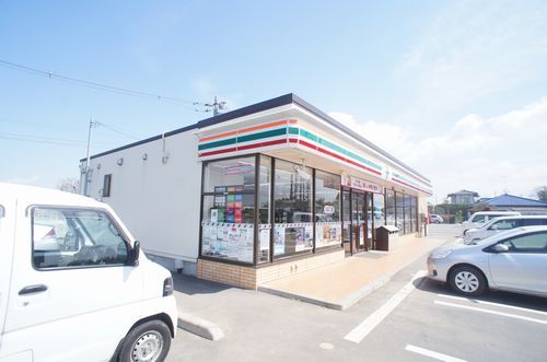 コンビニ　セブンイレブン下妻鎌庭店（コンビニ）まで124m