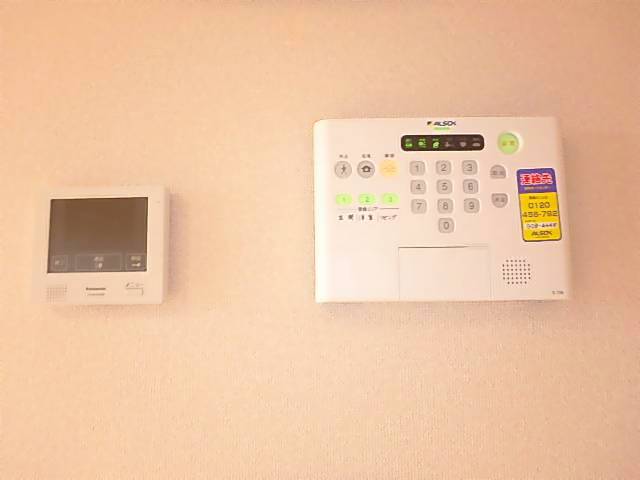 セキュリティ　モニター付きインタ―ホンとなります。