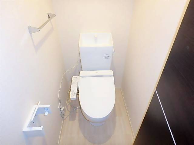 トイレ　ウォームレット付きトイレです。