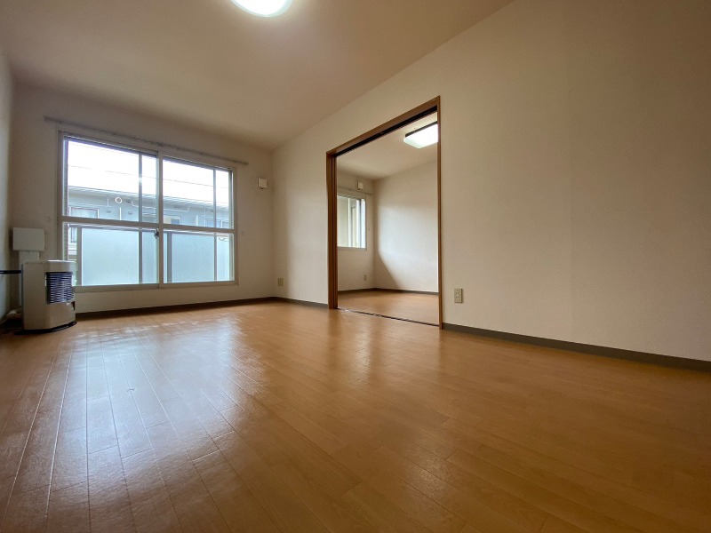 居室・リビング　広くてキレイなお部屋が広がっていて、充実した生活が送れそう。