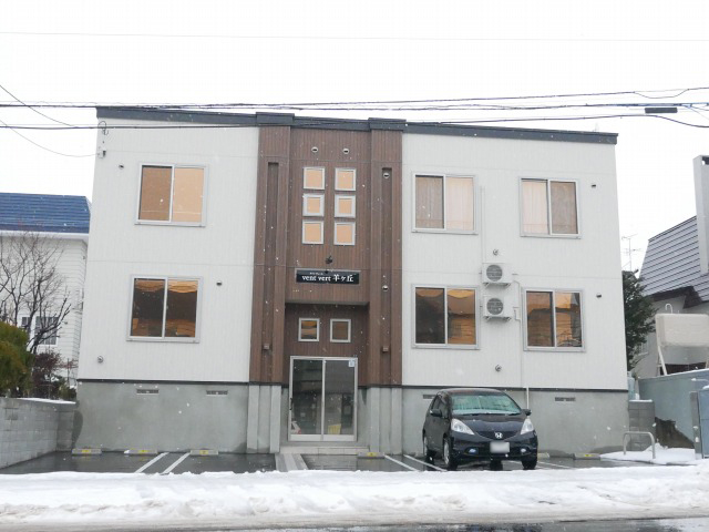建物外観　バス　　徒歩3分☆