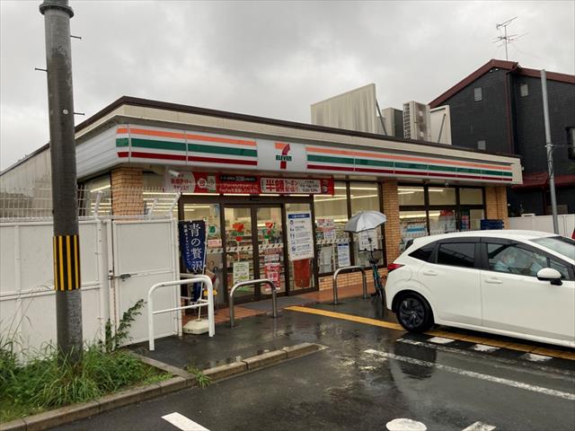 コンビニ　セブンイレブン（コンビニ）まで903m