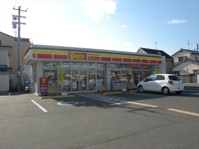 コンビニ　デイリーヤマザキ（コンビニ）まで928m