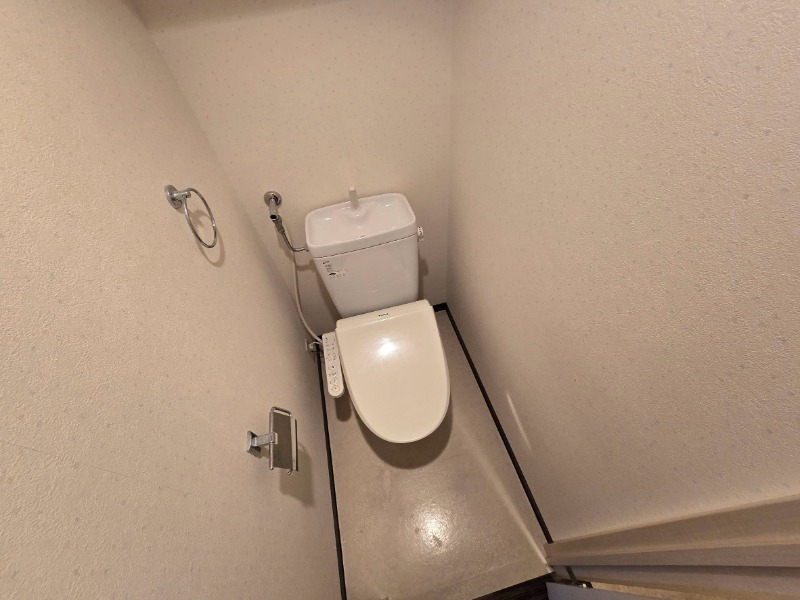 トイレ　ウォシュレット機能がついたトイレ。安心して使用できますね。
