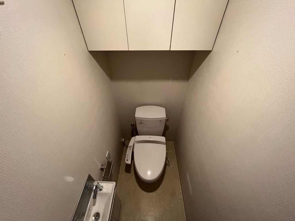 トイレ　同建物内の別室写真となります。