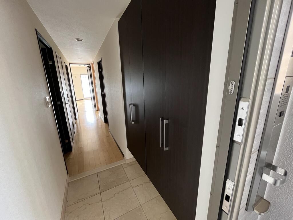 玄関　同建物内の別室写真となります。