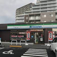 コンビニ　ファミリーマート 南草津二丁目店（コンビニ）まで107m