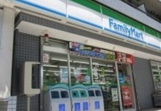 コンビニ　ファミリーマート金井窪山手通り店（コンビニ）まで213m