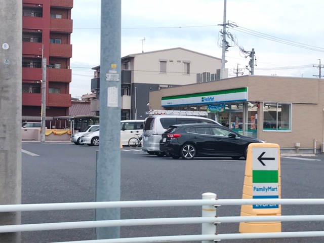 コンビニ　ファミリーマート 春日井鳥居松八丁目店（コンビニ）まで137m