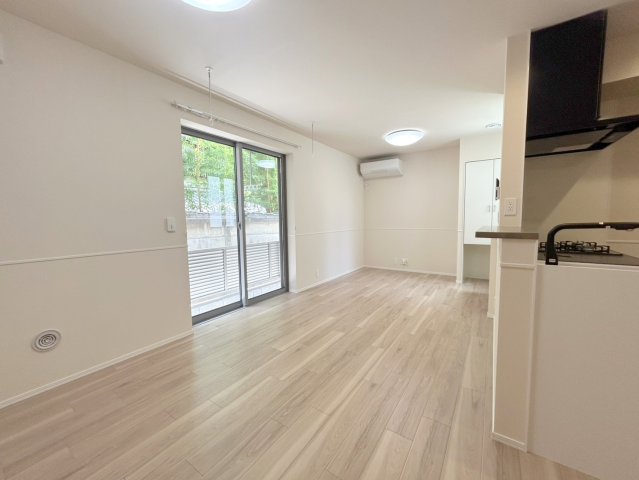 居室・リビング　★明るいフローリングの角部屋です★