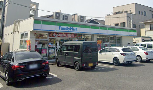 コンビニ　ファミリーマート 昭和安田通三丁目店（コンビニ）まで612m