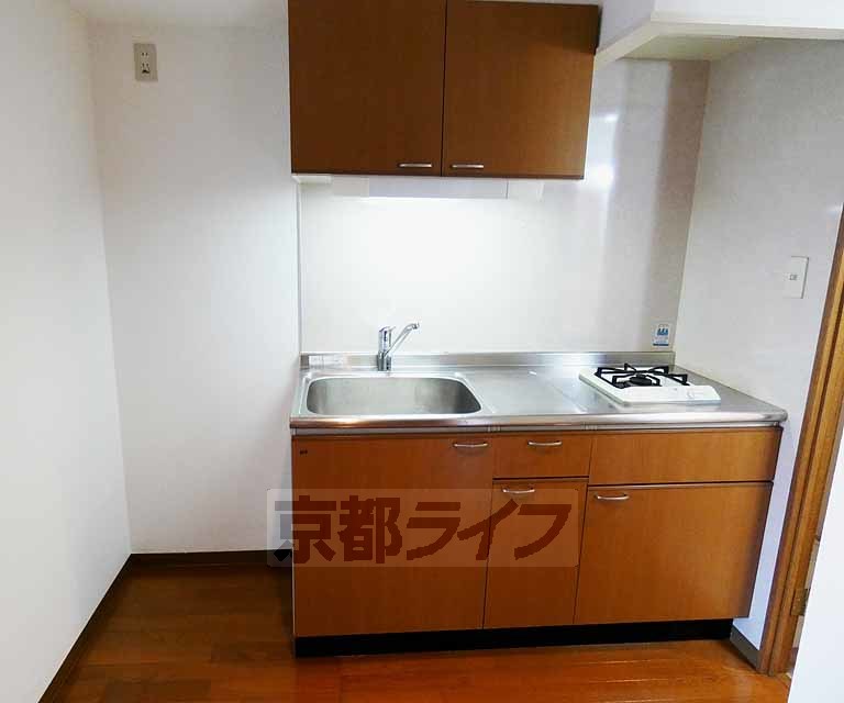 キッチン　神宮丸太町駅近くのＲＣ造の３点セパレート角部屋です。