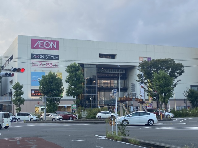 ショッピングセンター　イオンスタイル東神奈川（ショッピングセンター）まで579m